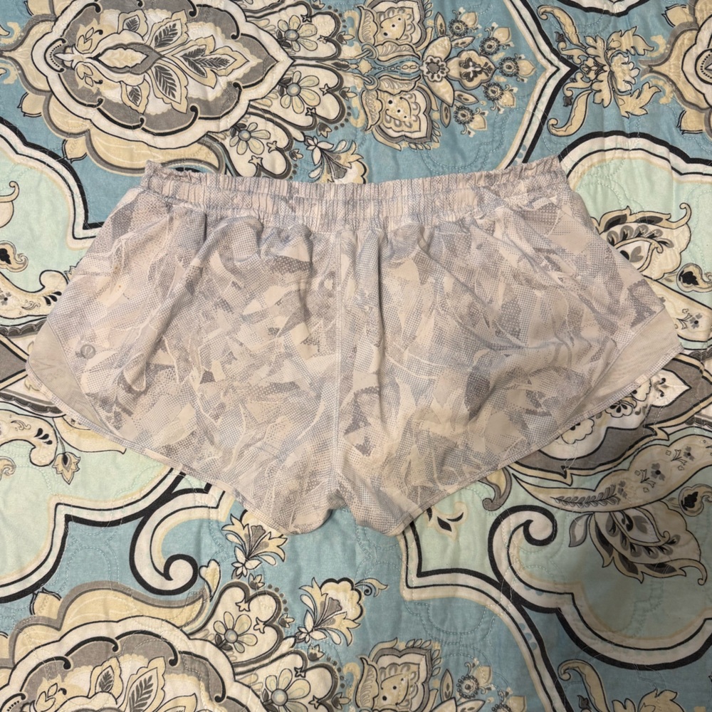 Lululemon Hotty Hot Shorts - Inseam 3.5" - Lined White and Grey - Size 12